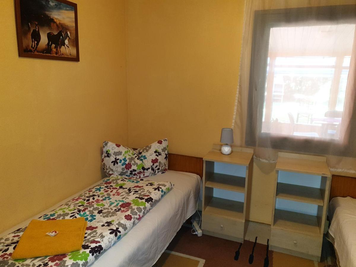 RabaszentmihalyRaba Part Apartman公寓式酒店 外观 照片
