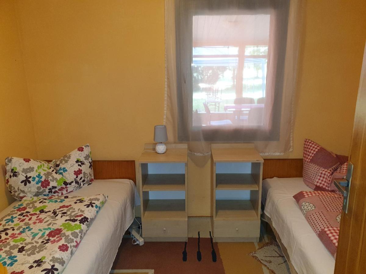 RabaszentmihalyRaba Part Apartman公寓式酒店 外观 照片